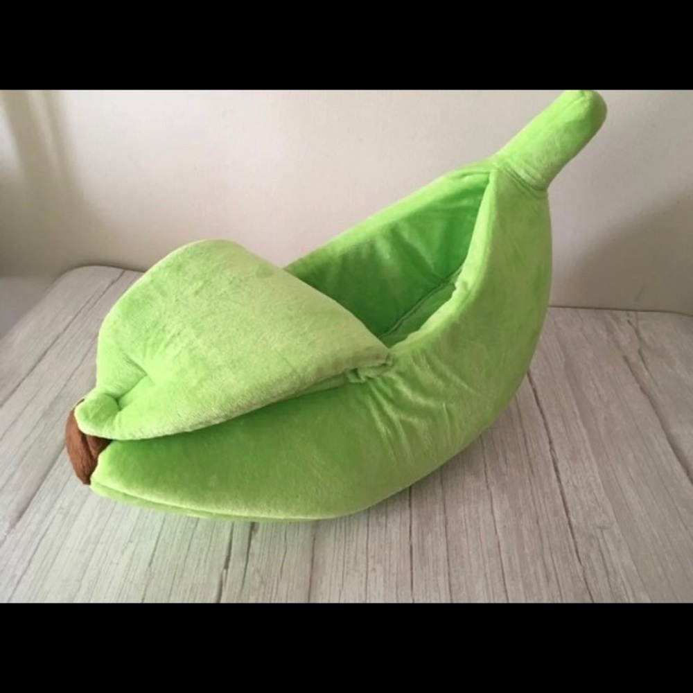 Green Banana Pet Bed 🍌